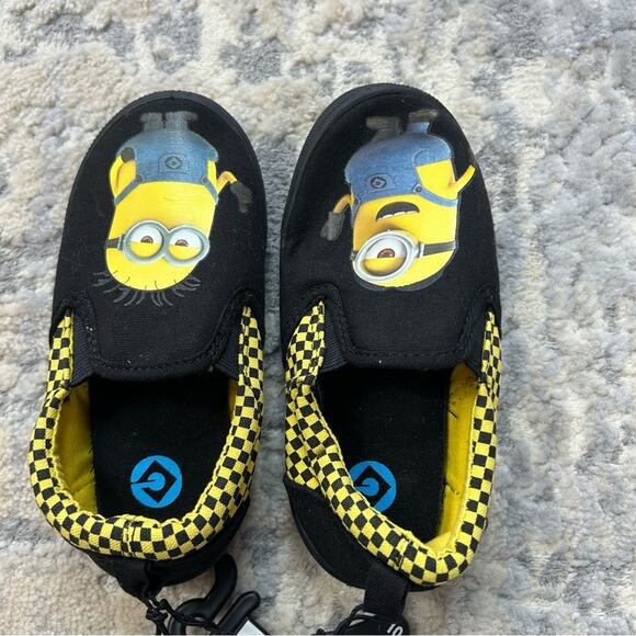 NEW 2010 Original Despicable Me Minions slip on sneakers size 10 - Picture 7 of 8